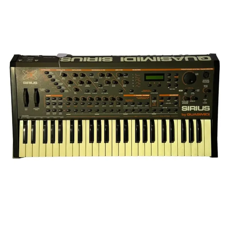 QUASIMIDI SIRIUS - GROOVESYNTH E WORKSTATION DIGITALE CON CUSTODIA - USATO Offerta Speciale